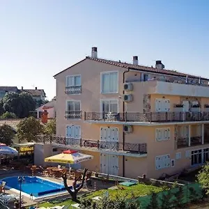 Pansion Sport 3* Štinjan